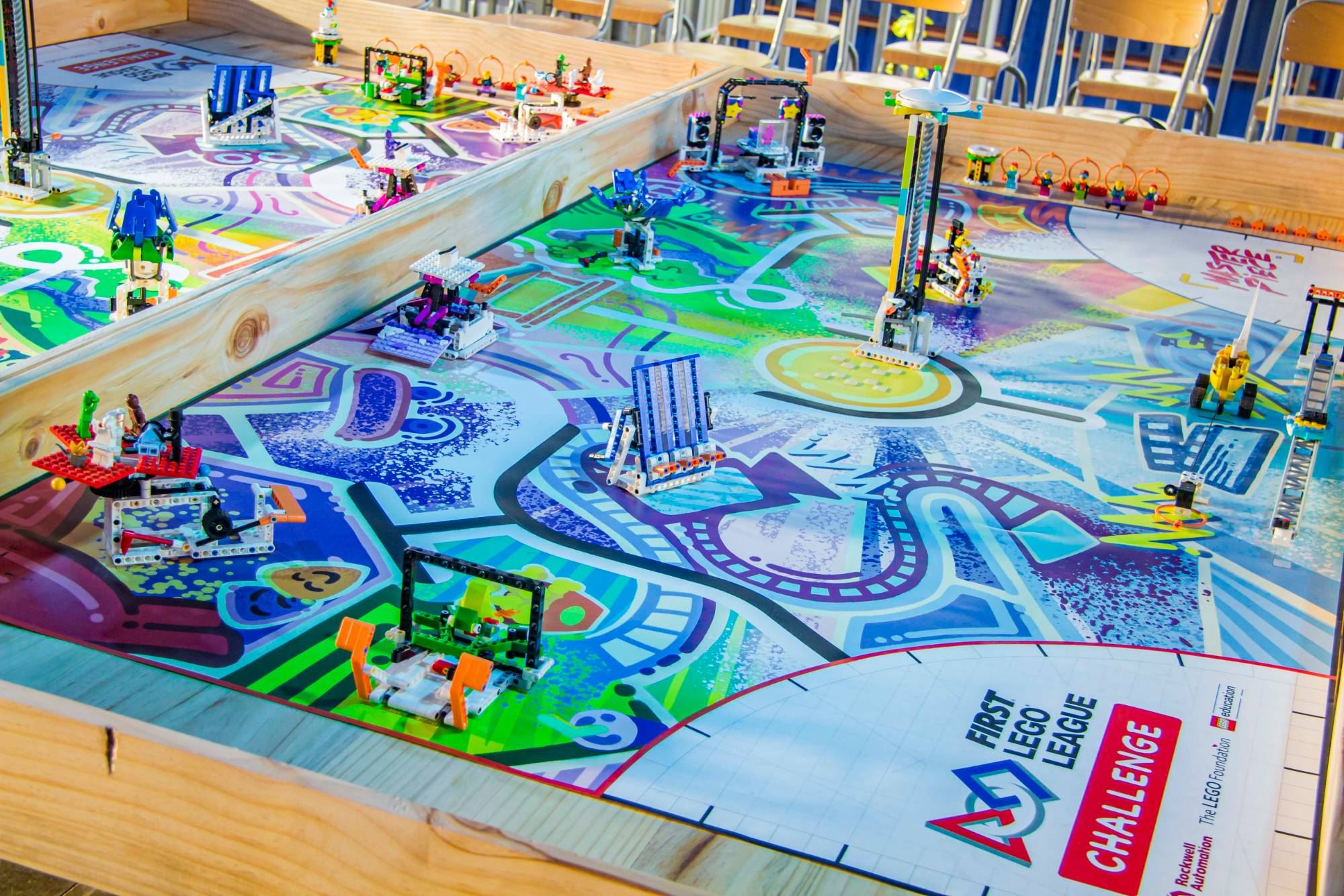 Le tapis de jeu MASTERPIECE et ses missions LEGO colorées